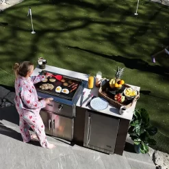 Coyote Stainless Steel Built-In Flat Top Gas Griddle, 30-Inch (C1FTG30) -Barbecue Shop c1ftg30 ls b 01 22