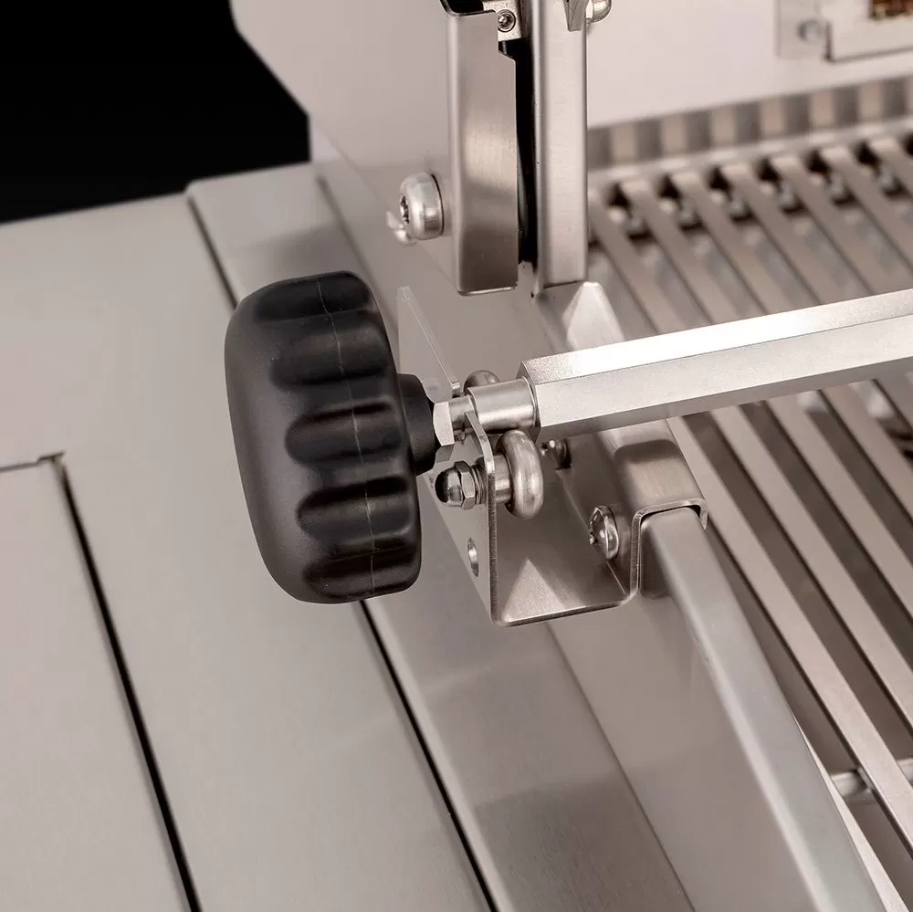 Fire Magic E660s Echelon Diamond Gas Grill With Single Side Burner On Cart 5 Fire Magic E660s Echelon Diamond Gas Grill With Single Side Burner On Cart - Image 5